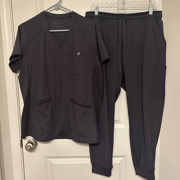 Fit Scrubs Charcoal Gray Scrub Set - Picture 1 of 13
